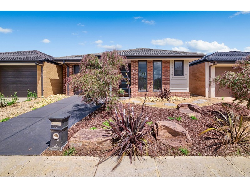 17 Cubbie Way, Clyde North VIC 3978