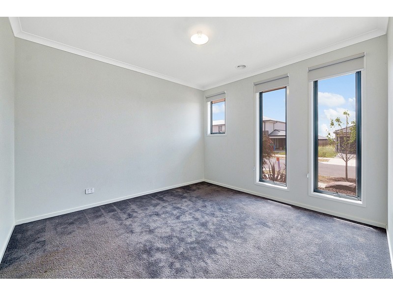 17 Cubbie Way, Clyde North VIC 3978