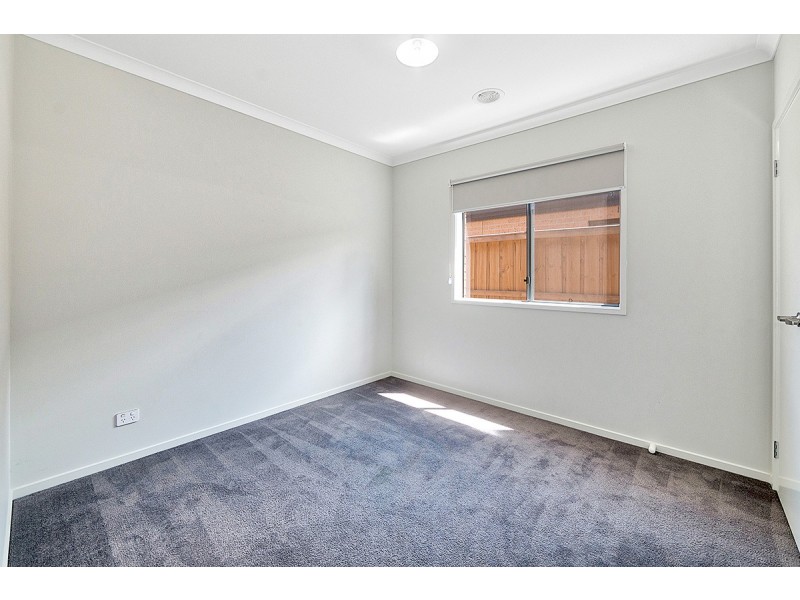 17 Cubbie Way, Clyde North VIC 3978