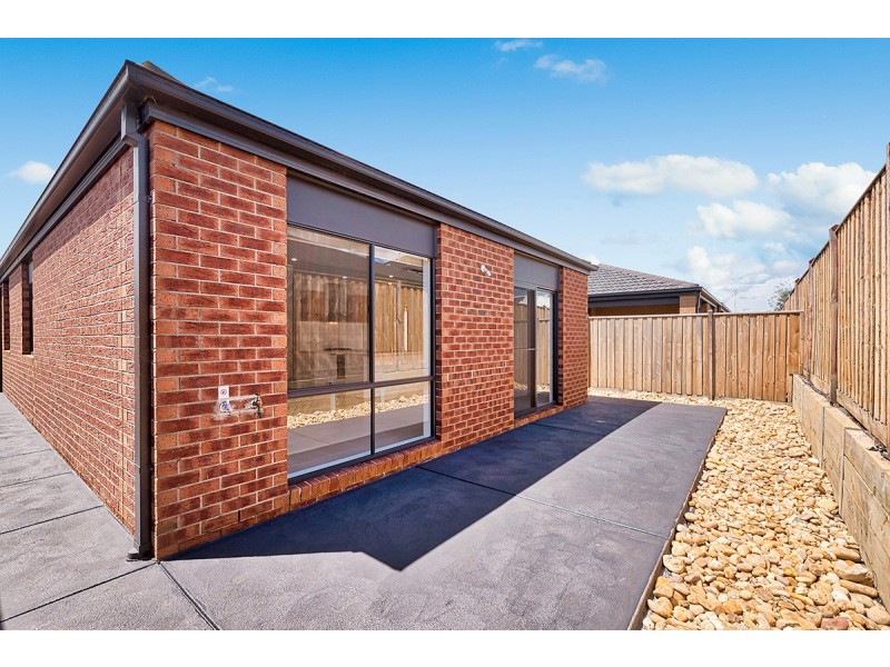 17 Cubbie Way, Clyde North VIC 3978