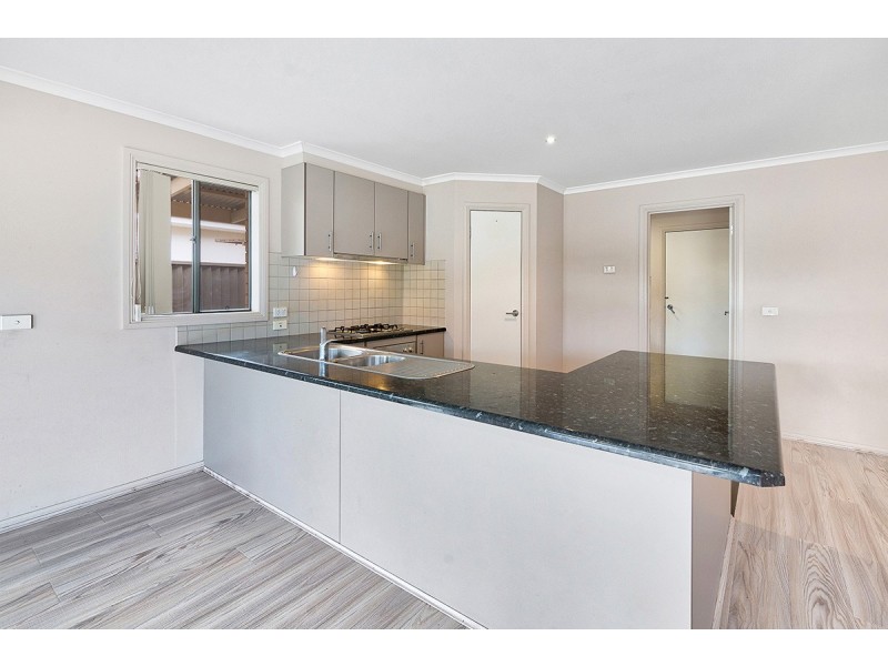 43 Tyndall Street, Cranbourne East VIC 3977