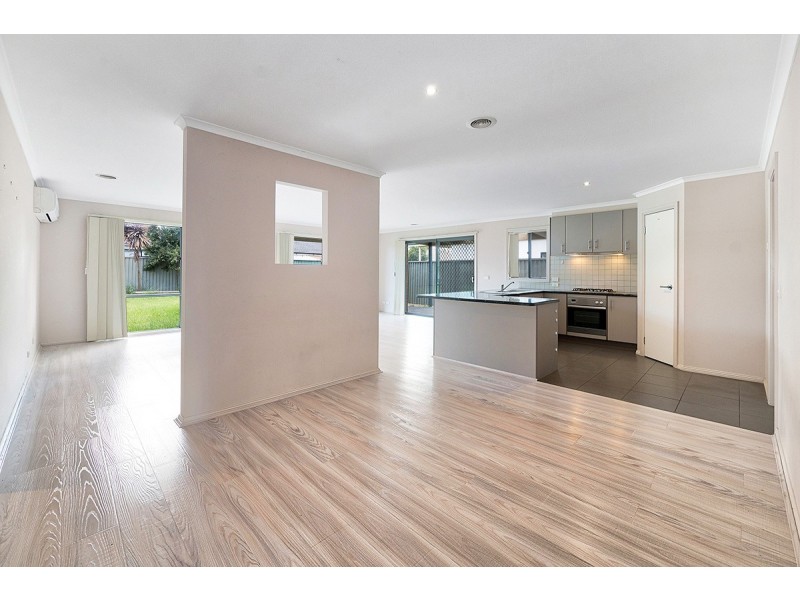 43 Tyndall Street, Cranbourne East VIC 3977