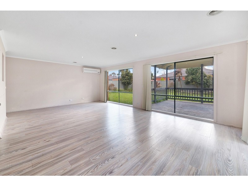 43 Tyndall Street, Cranbourne East VIC 3977