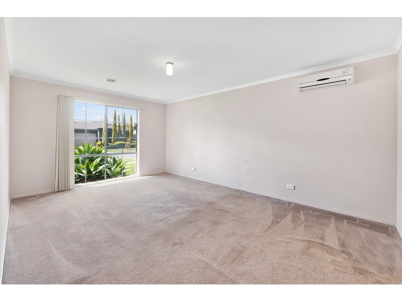 43 Tyndall Street, Cranbourne East VIC 3977