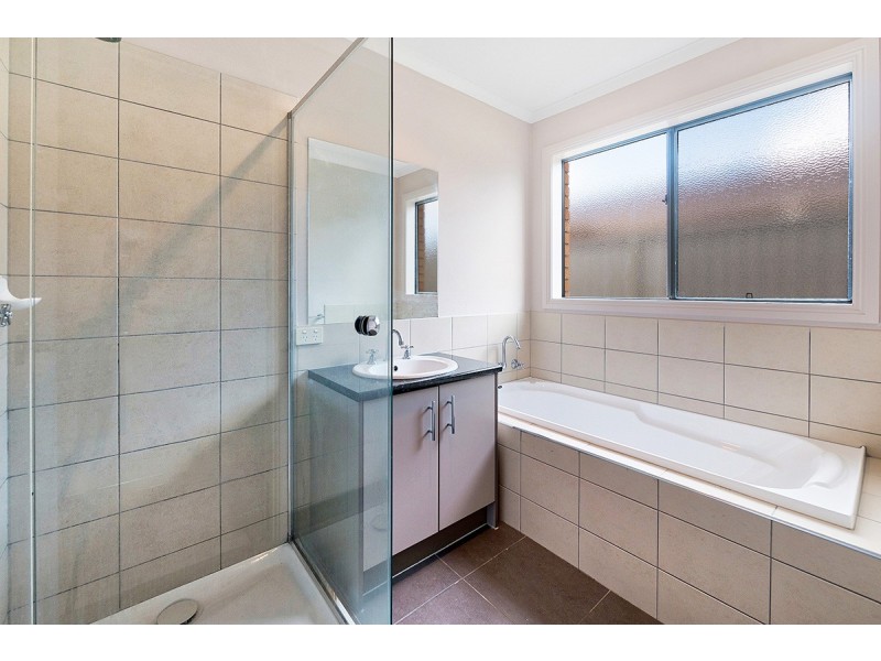 43 Tyndall Street, Cranbourne East VIC 3977