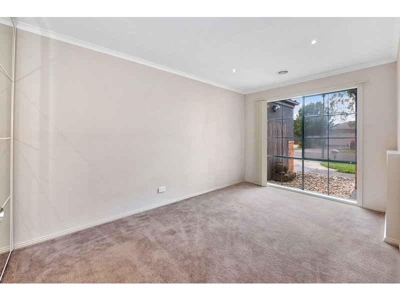 43 Tyndall Street, Cranbourne East VIC 3977