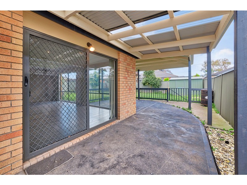 43 Tyndall Street, Cranbourne East VIC 3977