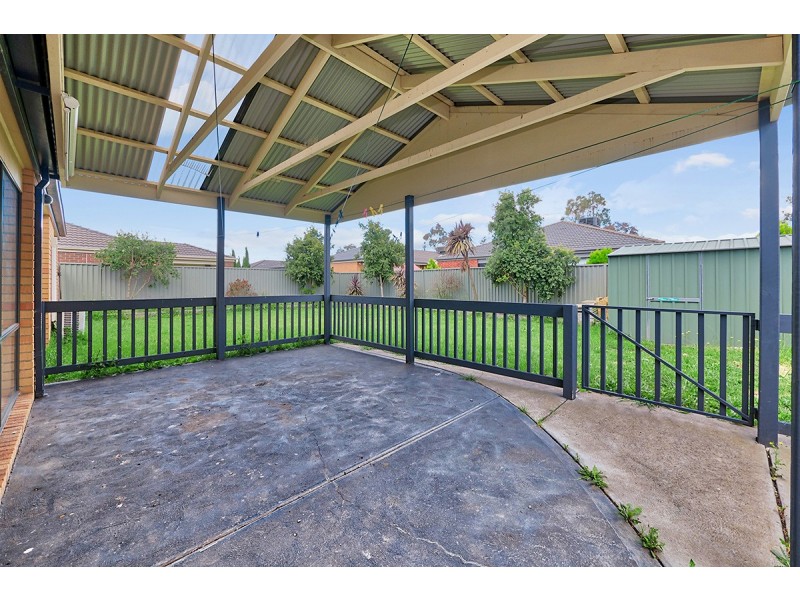 43 Tyndall Street, Cranbourne East VIC 3977