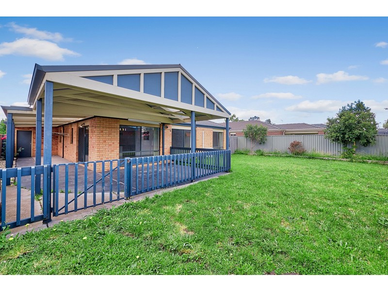43 Tyndall Street, Cranbourne East VIC 3977
