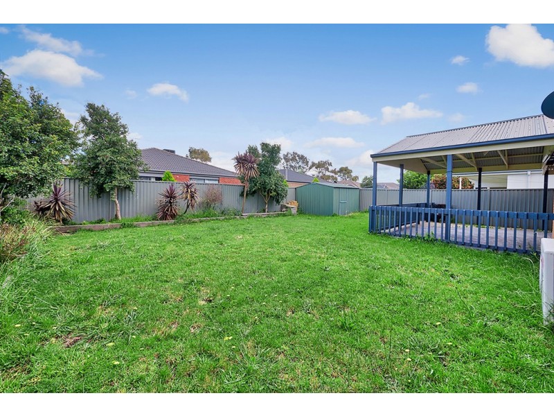43 Tyndall Street, Cranbourne East VIC 3977