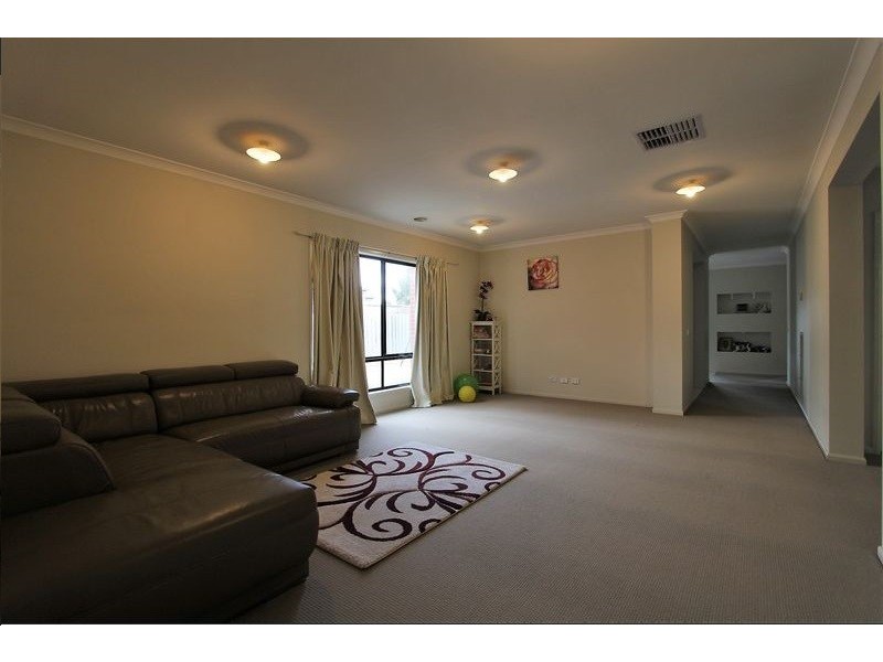 9 Alysha Avenue, Lyndhurst VIC 3975