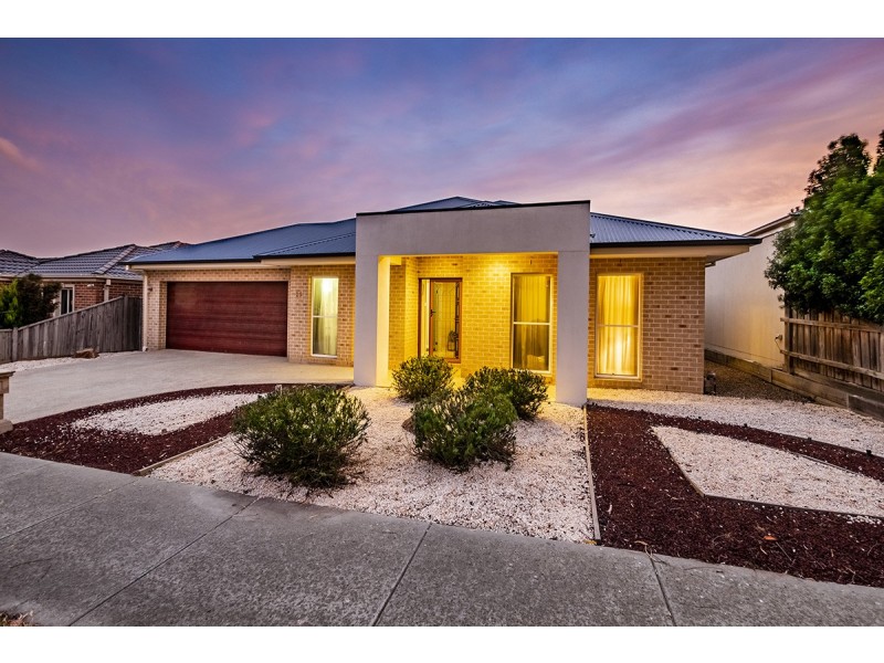 25 Yammerbook Way, Cranbourne East VIC 3977