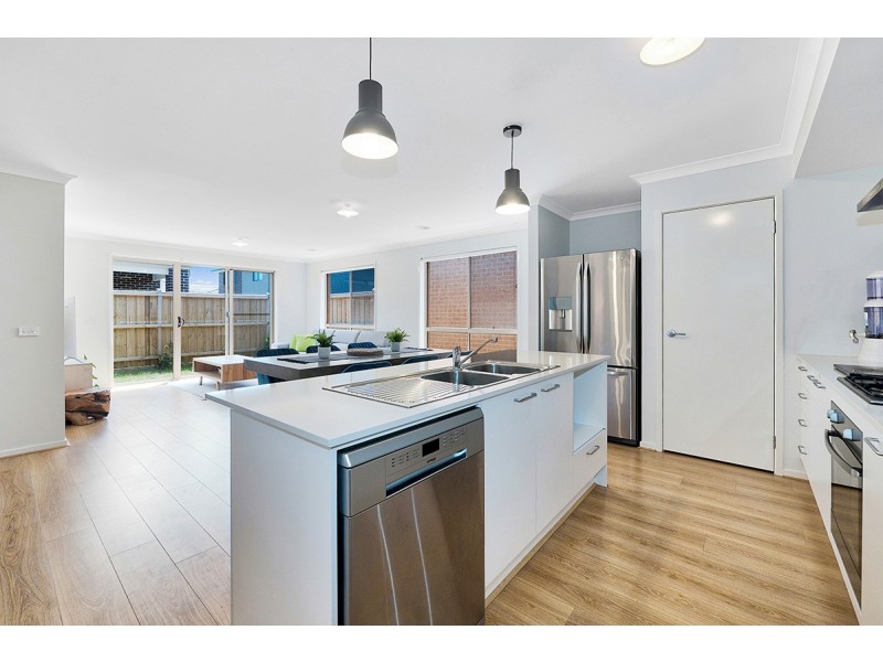 18 Grisham Drive, Officer VIC 3809