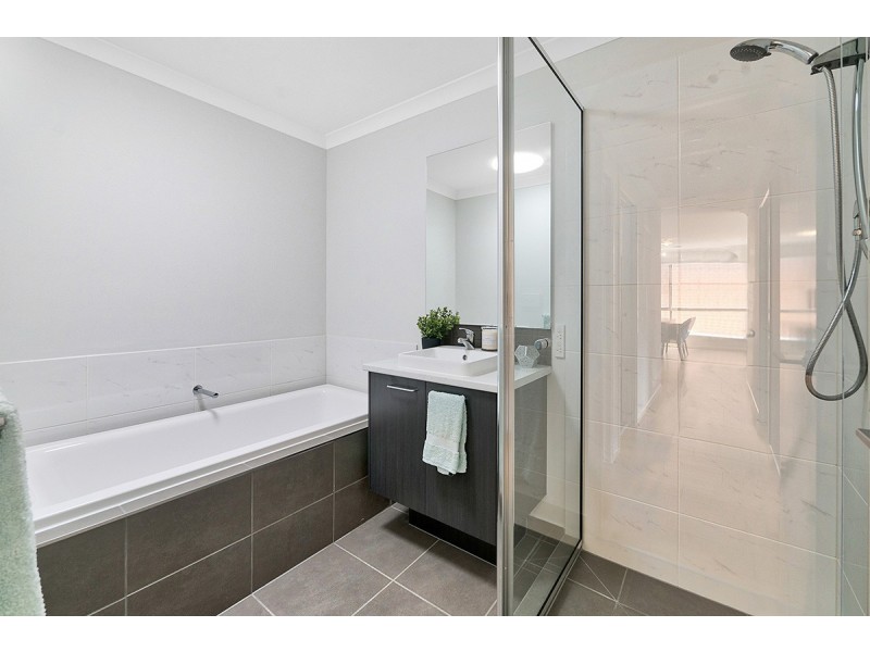 18 Grisham Drive, Officer VIC 3809