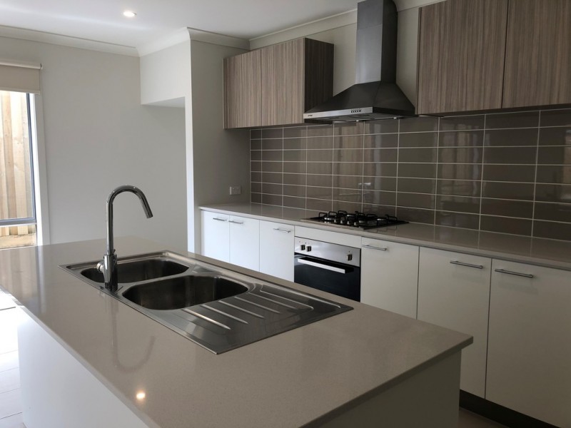 9 Sark Street, Clyde North VIC 3978