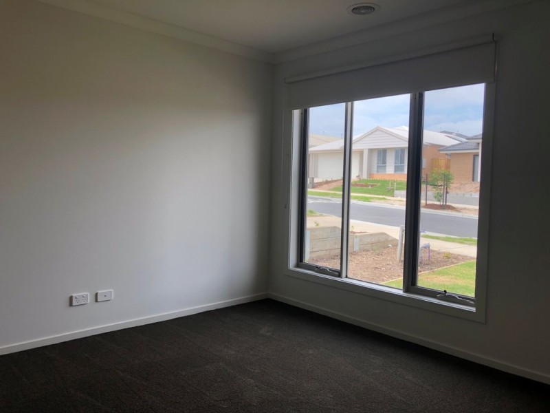 9 Sark Street, Clyde North VIC 3978