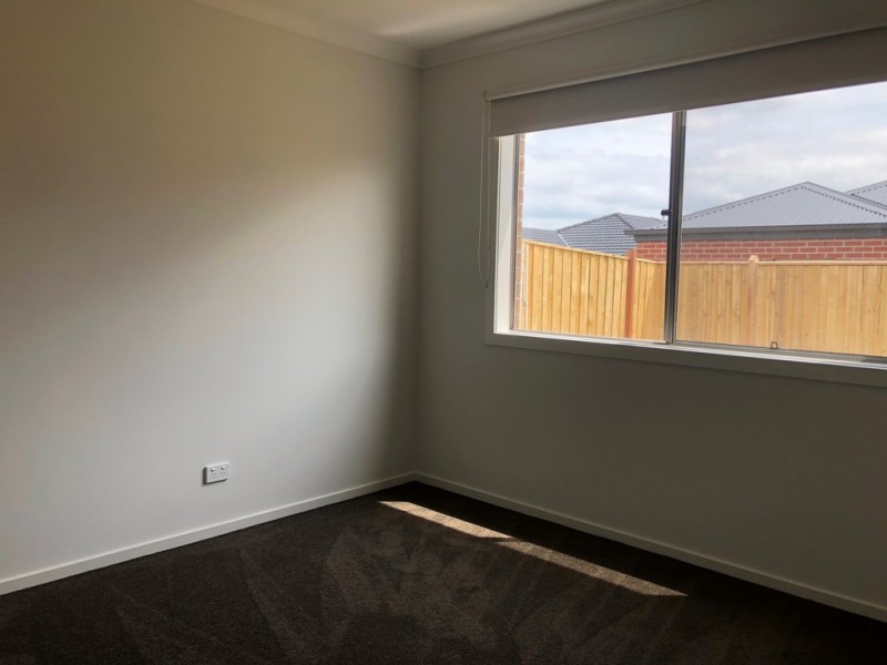 9 Sark Street, Clyde North VIC 3978