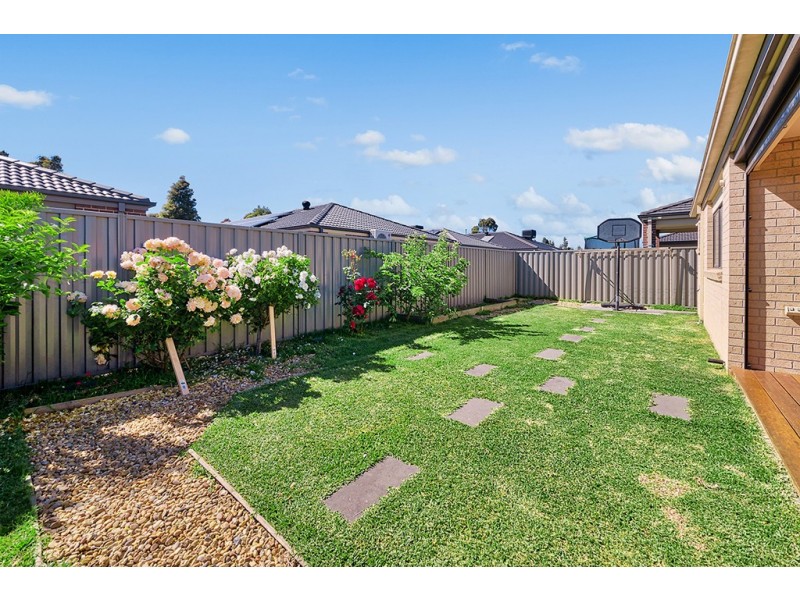 25 Birdwell Drive, Cranbourne East VIC 3977