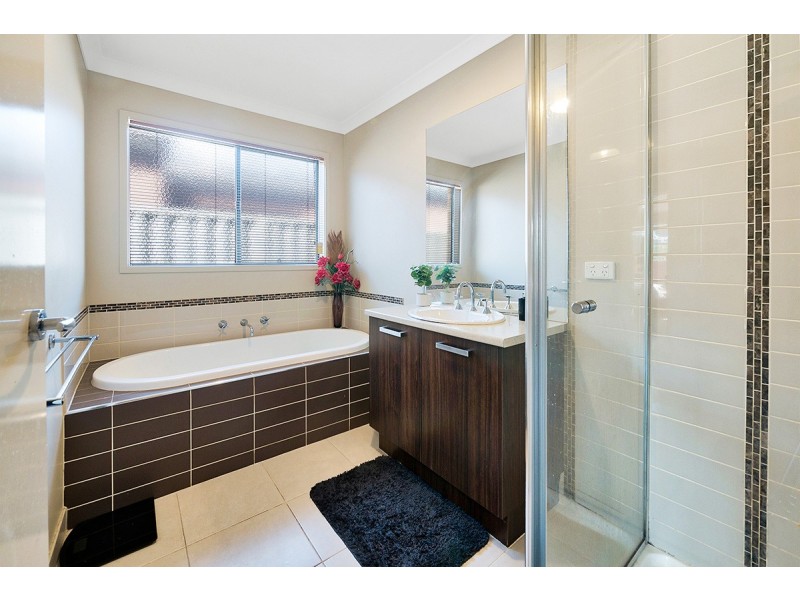 25 Birdwell Drive, Cranbourne East VIC 3977