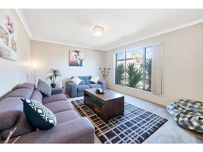 25 Birdwell Drive, Cranbourne East VIC 3977