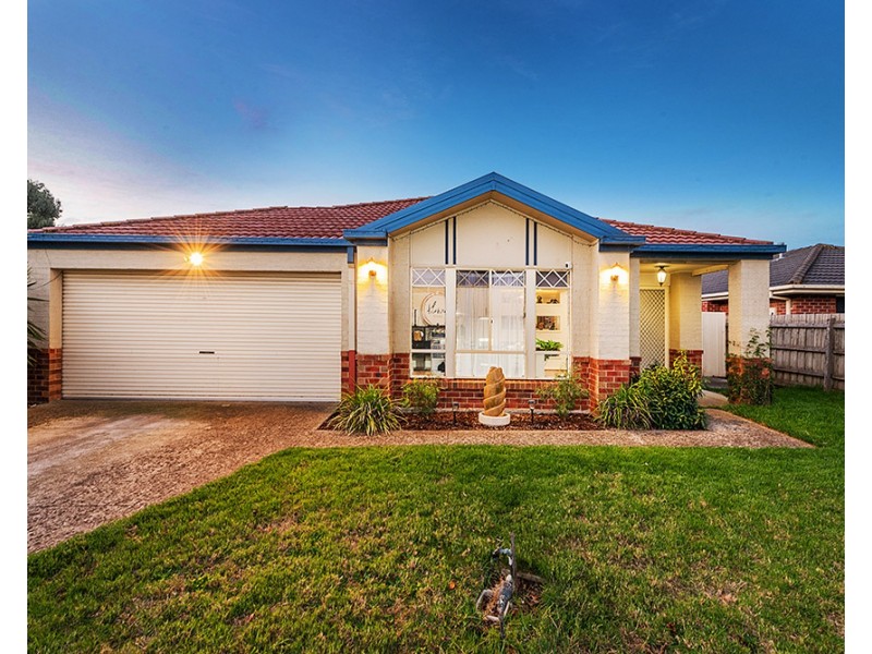 22 Bookham Way, Cranbourne West VIC 3977