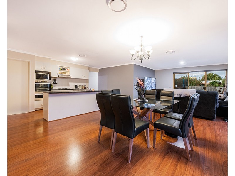 22 Bookham Way, Cranbourne West VIC 3977