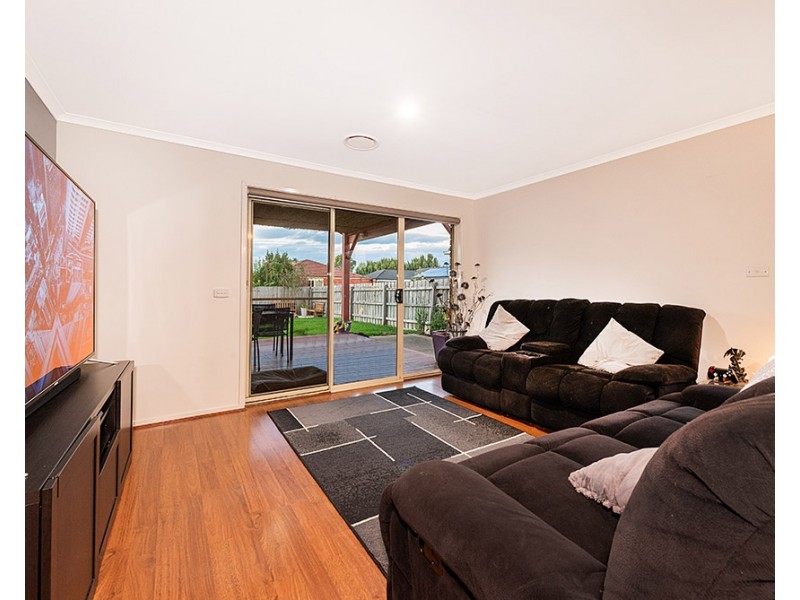 22 Bookham Way, Cranbourne West VIC 3977