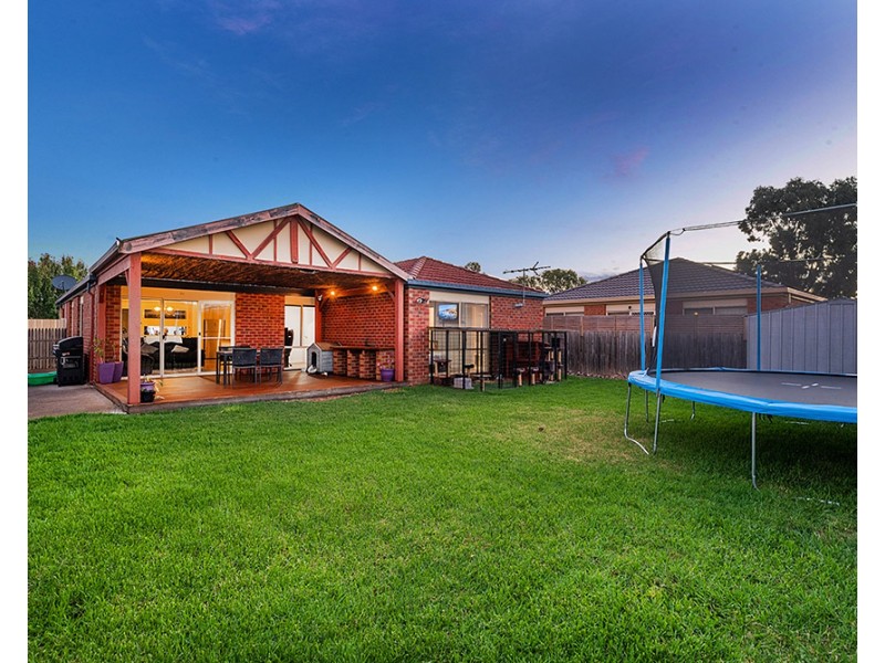 22 Bookham Way, Cranbourne West VIC 3977