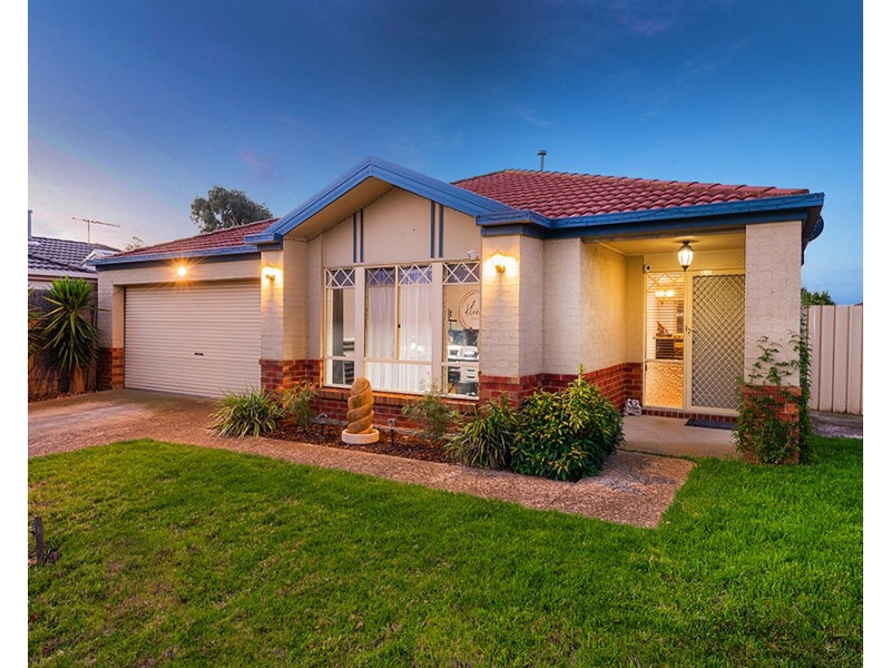 22 Bookham Way, Cranbourne West VIC 3977