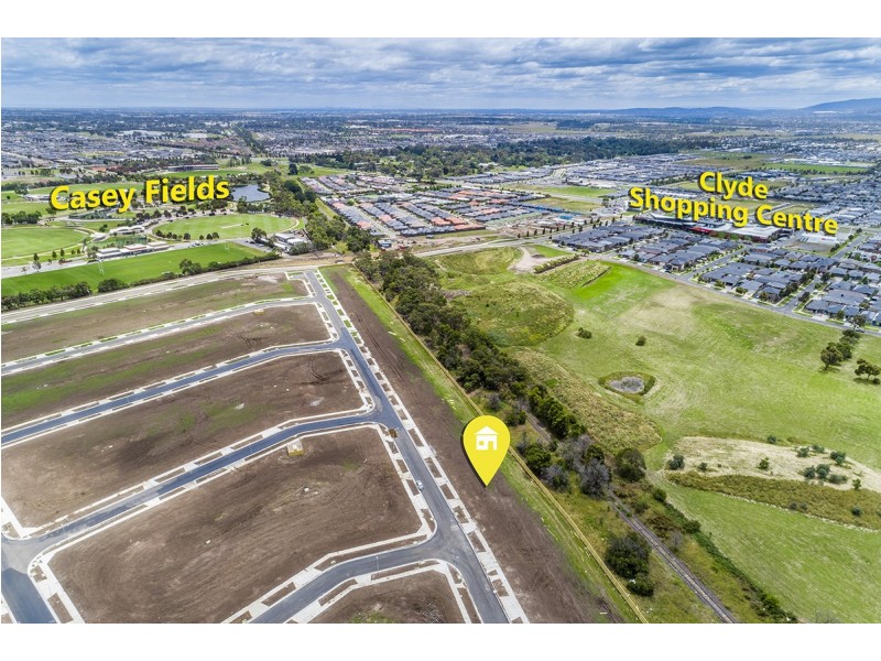 lot 303 Athletic Circit, Clyde VIC 3978