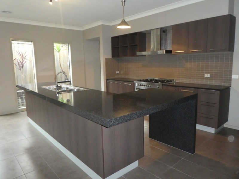 67 Mannavue Boulevard, Cranbourne North VIC 3977