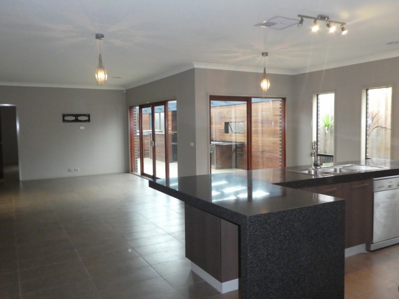 67 Mannavue Boulevard, Cranbourne North VIC 3977