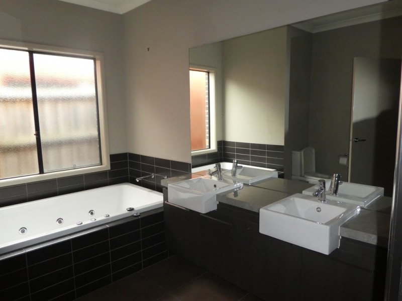 67 Mannavue Boulevard, Cranbourne North VIC 3977