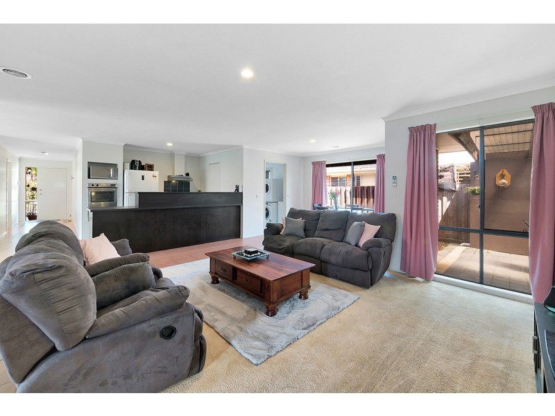 8 Trafalgar way, Cranbourne East VIC 3977