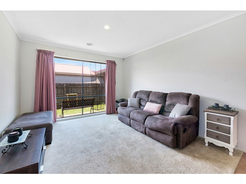 8 Trafalgar way, Cranbourne East VIC 3977