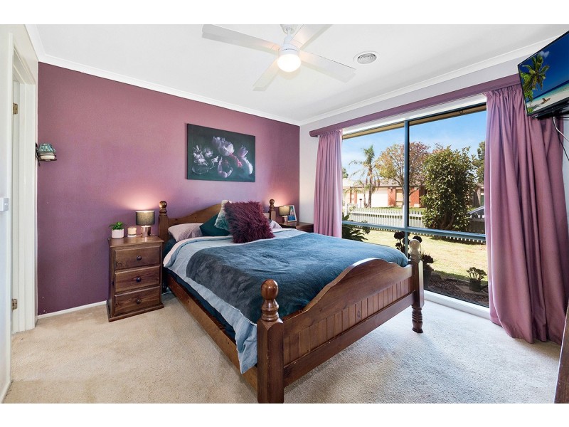 8 Trafalgar way, Cranbourne East VIC 3977