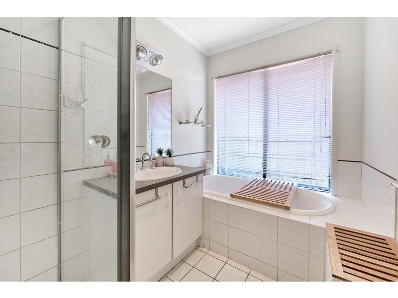 8 Trafalgar way, Cranbourne East VIC 3977