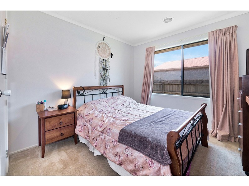 8 Trafalgar way, Cranbourne East VIC 3977