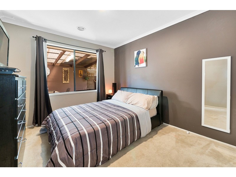 8 Trafalgar way, Cranbourne East VIC 3977