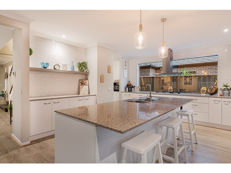 6 Compton Way, Clyde North VIC 3978