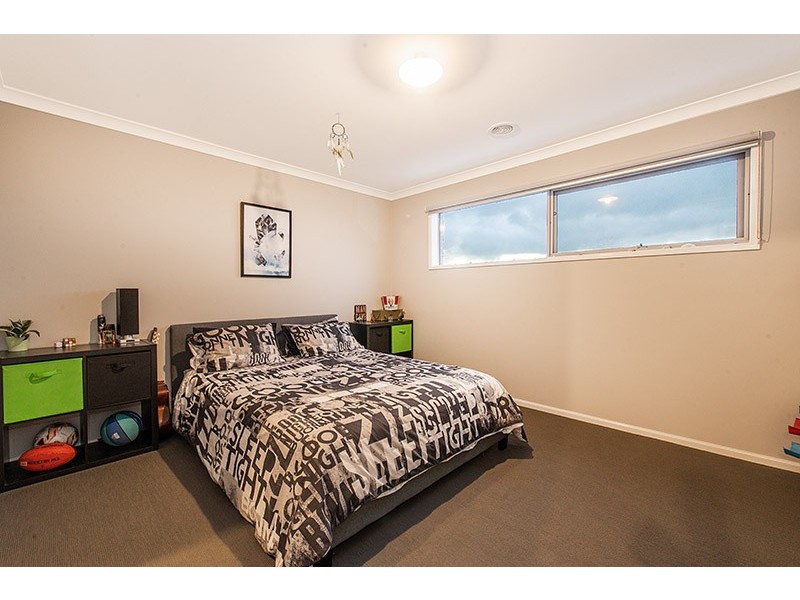 6 Compton Way, Clyde North VIC 3978