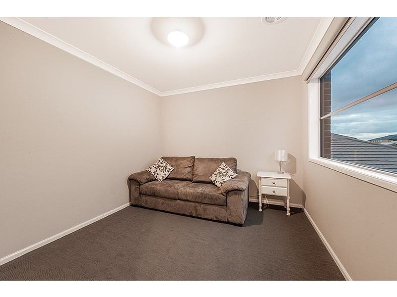 6 Compton Way, Clyde North VIC 3978