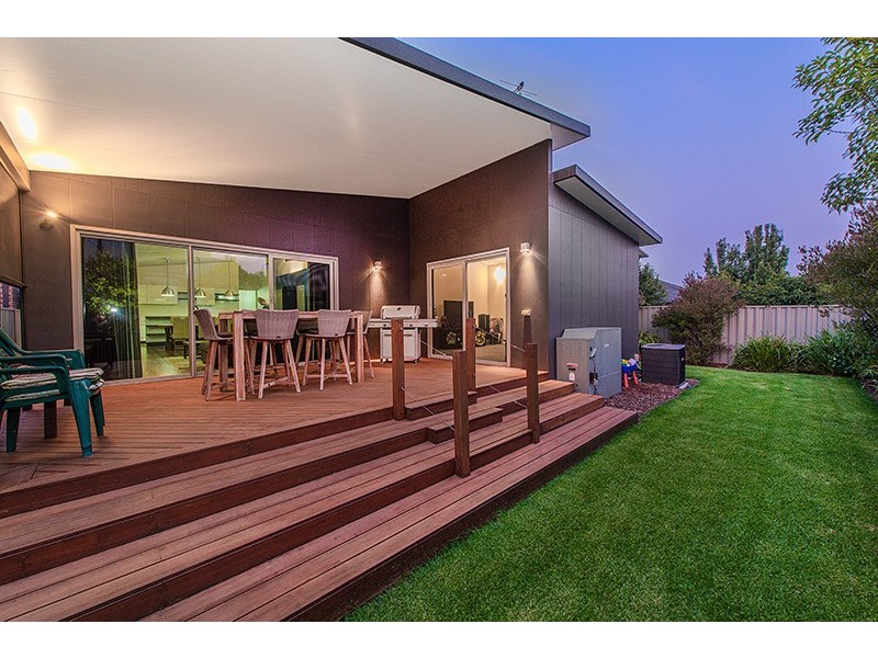 34 Prendergast Avenue, Cranbourne East VIC 3977