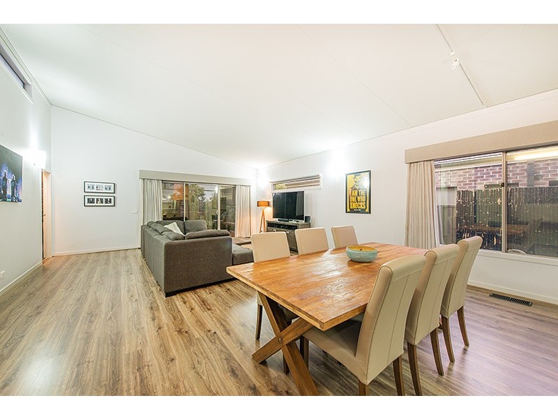 34 Prendergast Avenue, Cranbourne East VIC 3977