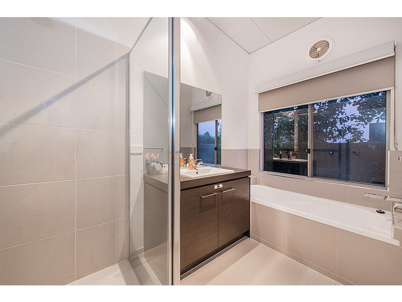 34 Prendergast Avenue, Cranbourne East VIC 3977