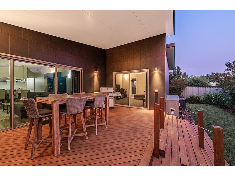 34 Prendergast Avenue, Cranbourne East VIC 3977