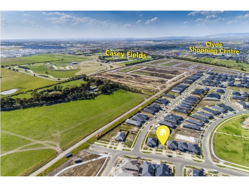 32 (Lot 1717) Grande Belmond Avenue, Clyde VIC 3978