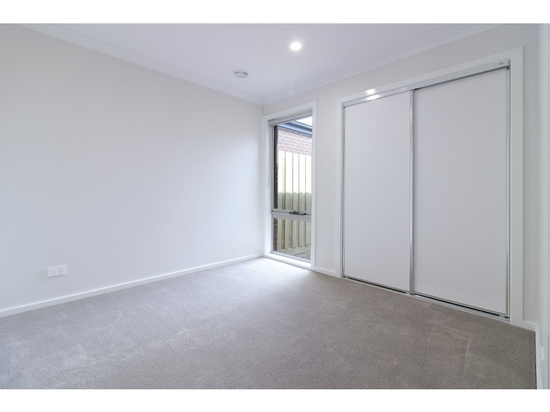 12 Simmental Drive, Clyde North VIC 3978