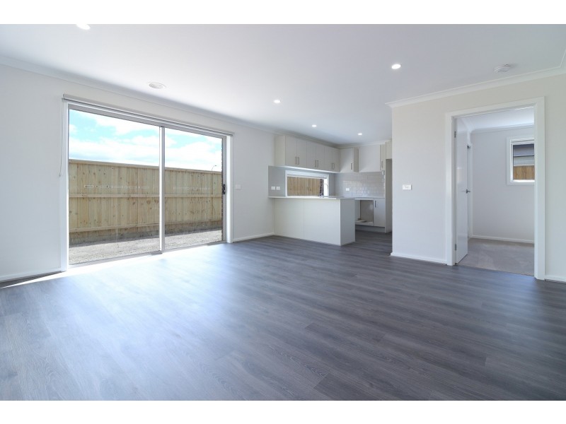 12 Simmental Drive, Clyde North VIC 3978