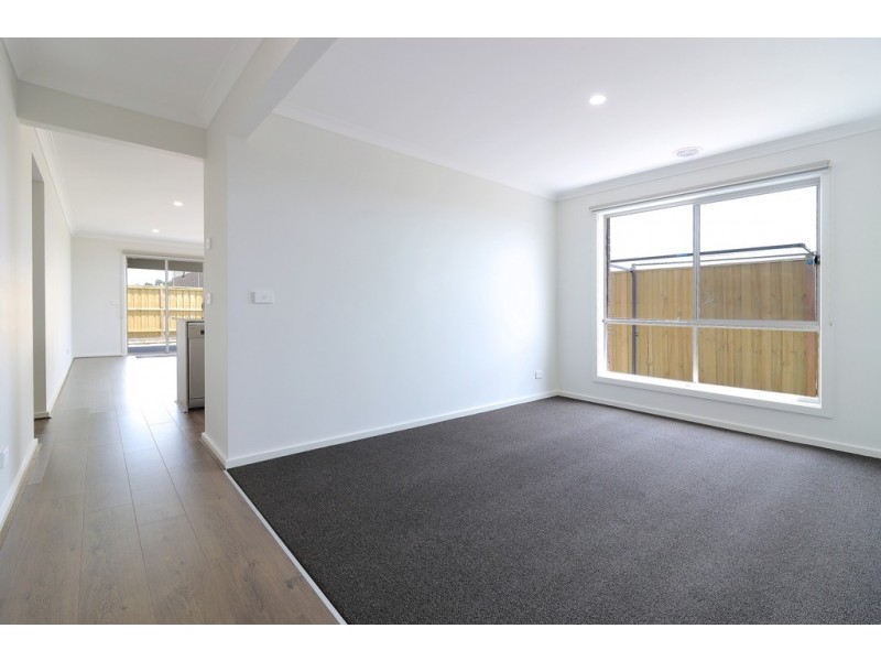 23 McNaughton Crescent, Berwick VIC 3806